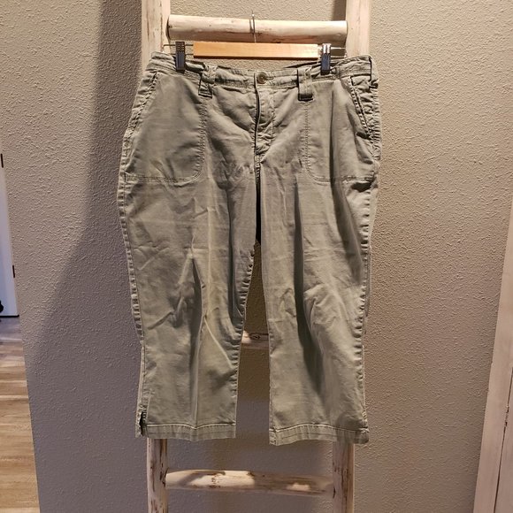 NYDJ 14Petite Green Capris - Picture 1 of 3